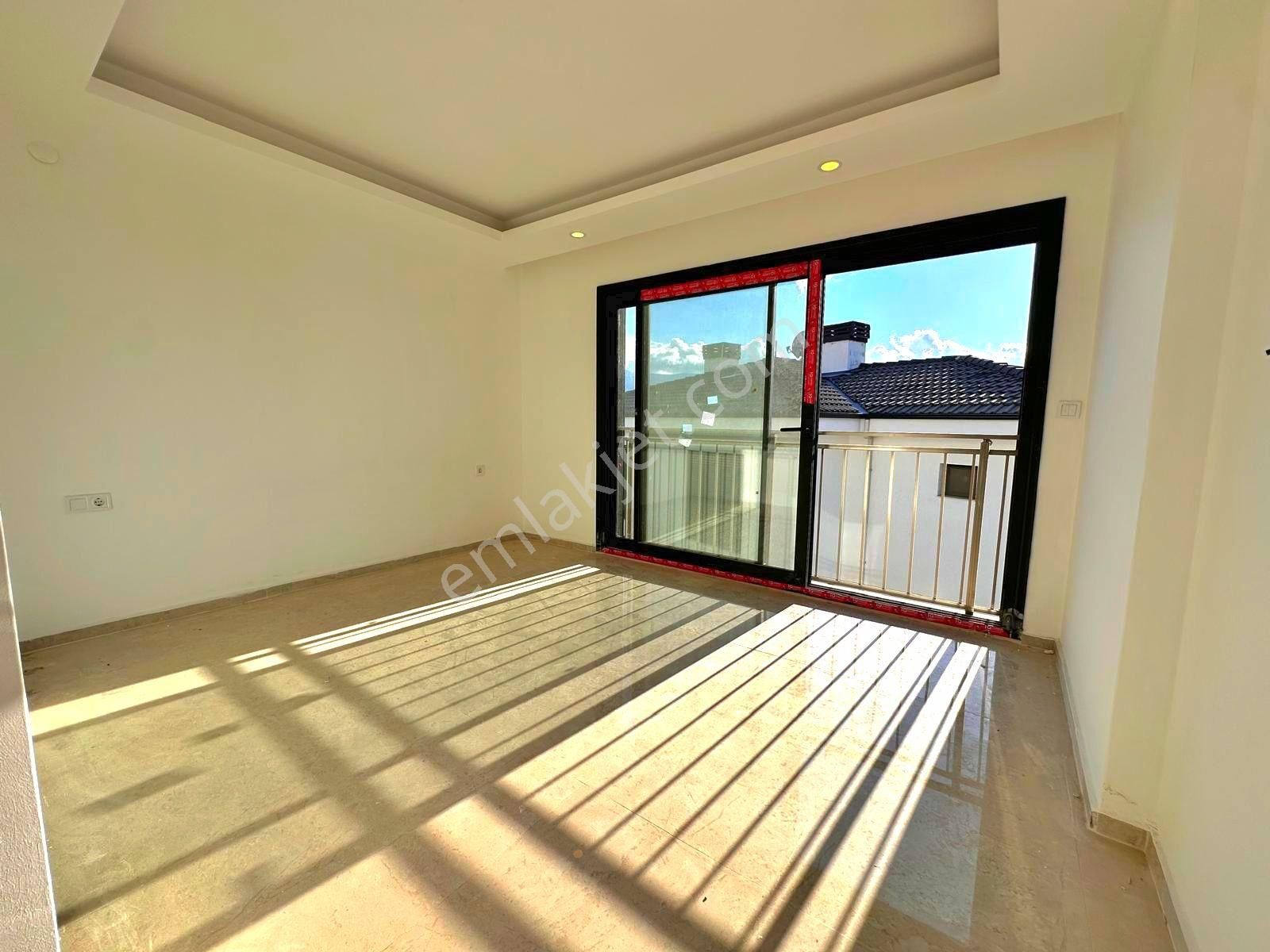 Kuşadası Sahil Sitelerinde Havuzlu Sitede 3+1 Bahçeli Sıfır Villa - Görsel 24