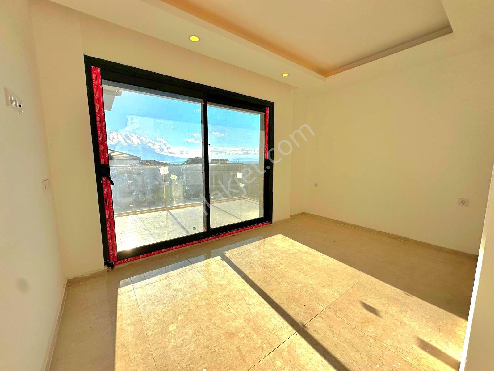 Kuşadası Sahil Sitelerinde Havuzlu Sitede 3+1 Bahçeli Sıfır Villa - Görsel 26