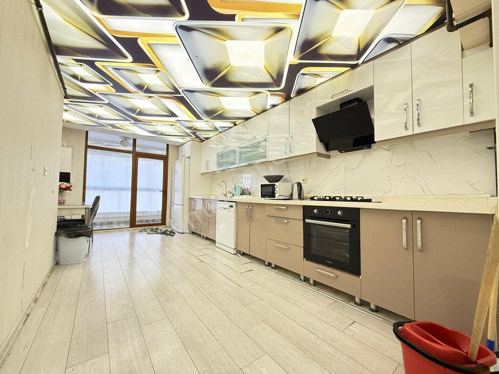 Beyoğlu'ndan Merkezi Lokasyonda 1.kat Full Yapılı 4+1 Satılık Daire - Görsel 6