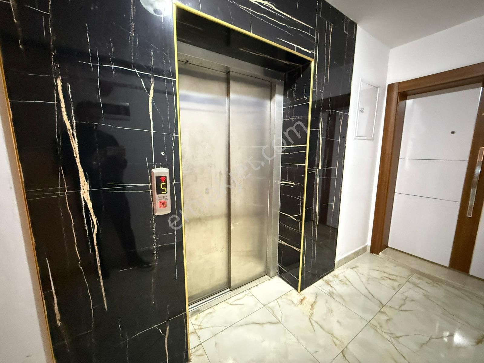 Beyoğlu'ndan Merkezi Lokasyonda 1.kat Full Yapılı 4+1 Satılık Daire - Görsel 27