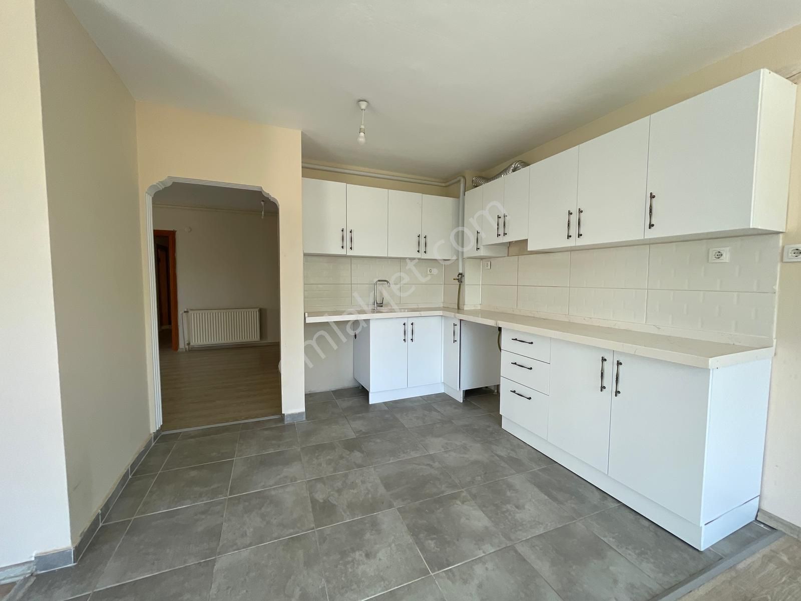 Havuzlu Sitede,bakımlı 3 Cepheli Ferah 3+1 Daire Sizi Bekliyor ! - Görsel 8