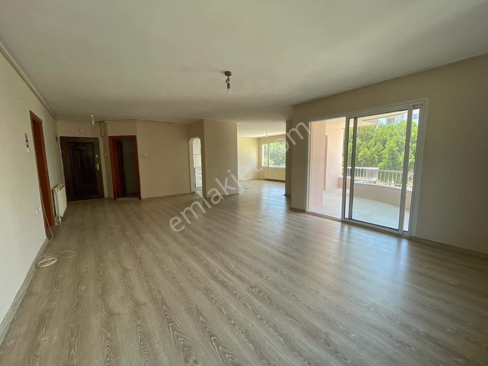 Havuzlu Sitede,bakımlı 3 Cepheli Ferah 3+1 Daire Sizi Bekliyor ! - Görsel 12