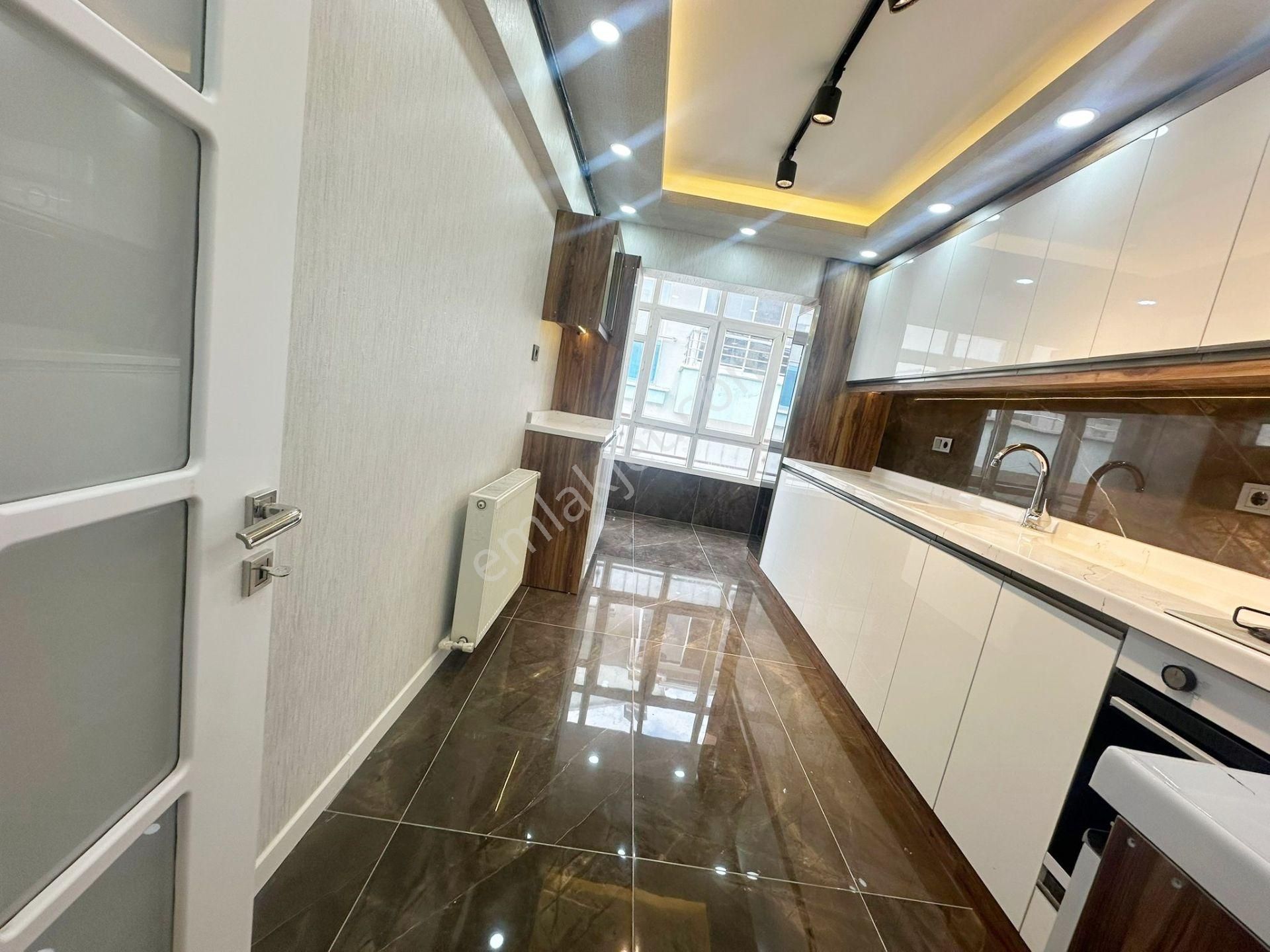 Süvari Mahallesi Cadde Yakını Lüx 3+1 Full Yapılı - Görsel 2