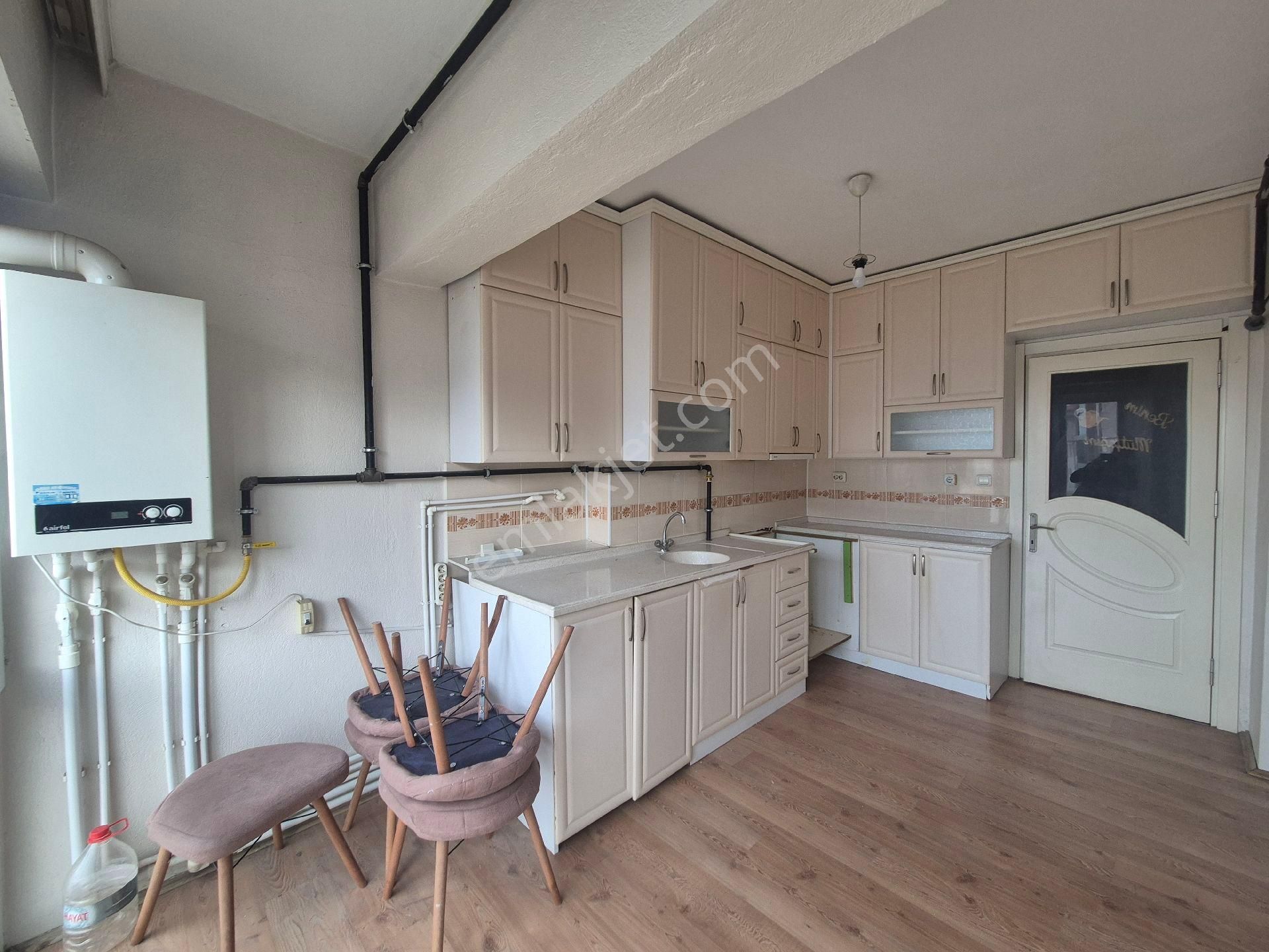 Kaymakamlık Arkasında 2+1 Kiralık Arakat - Görsel 2