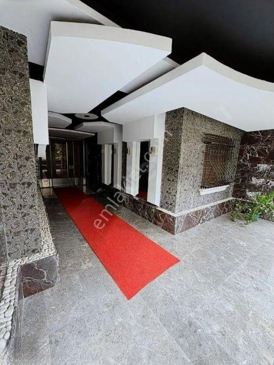 Mükemmel Konumda Ulaşımlara Yürüme Mesafesinde Ebeveyn Bayo Bakon İskanlı 3+1 Daire - Görsel 11