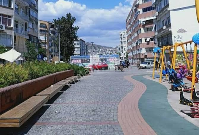 Karşıyaka Alaybey De Satılık 6 Katlı Bina Da Daire 1+1 Sıfır Daire 4 Milyon - Görsel 3