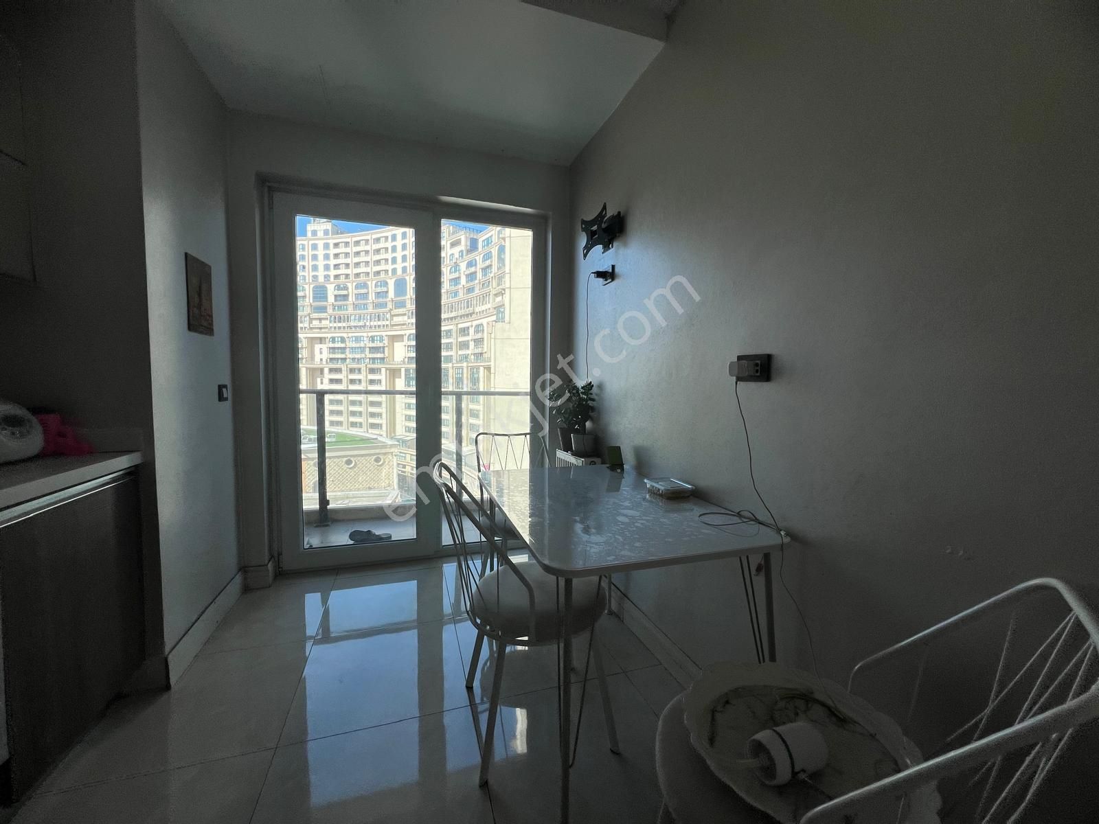 Kiptaş Venezia Mega'da Satılık 3+1 Boş Avm Mnz. Ful Balkonlu Daire - Görsel 8