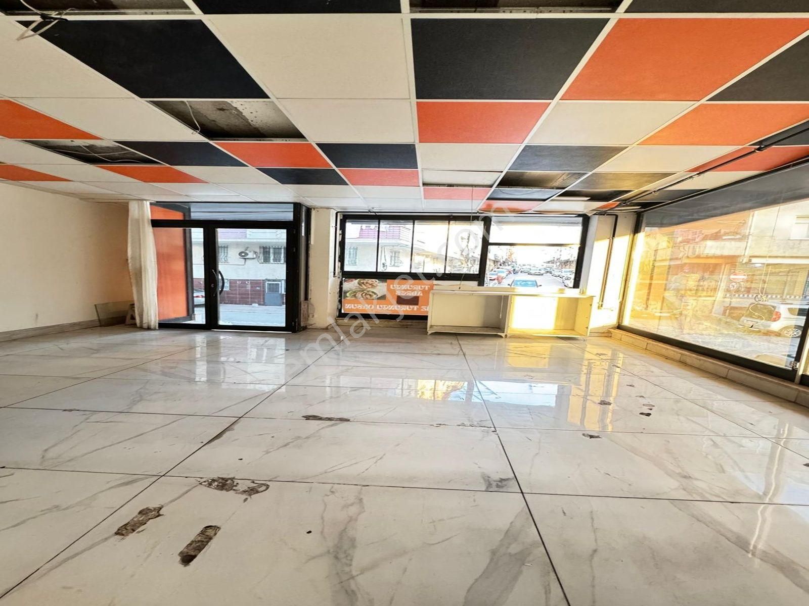 Esenyurt Üçevler Köşe Başı Kiralık Dükkan