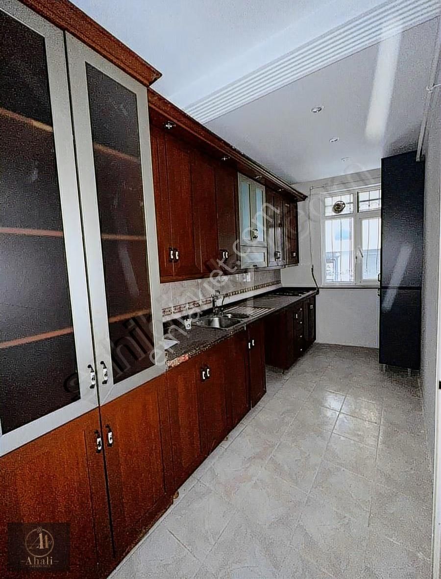 Sefaköy İnönü De Ssk Ya Yakın Tadilatlı Yapılı Y.giriş 2+1 - Görsel 9