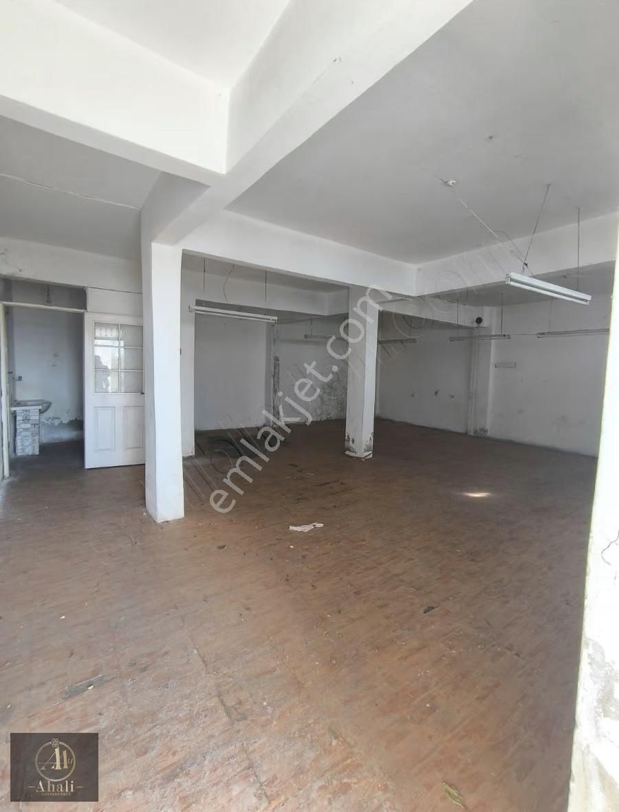 Yarımburgaz Da Temiz 120 M2 Kiralık Dükkan