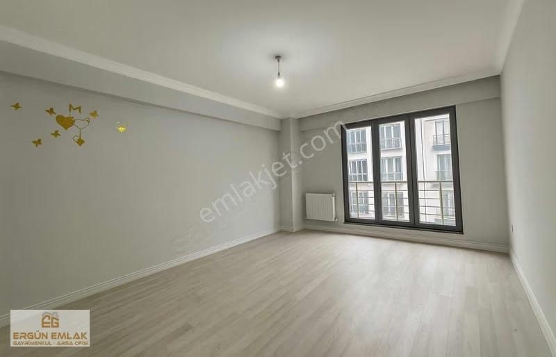 Metrobüse Yakın Sıfır Site İçi 2+1 Lüks Daire - Görsel 28