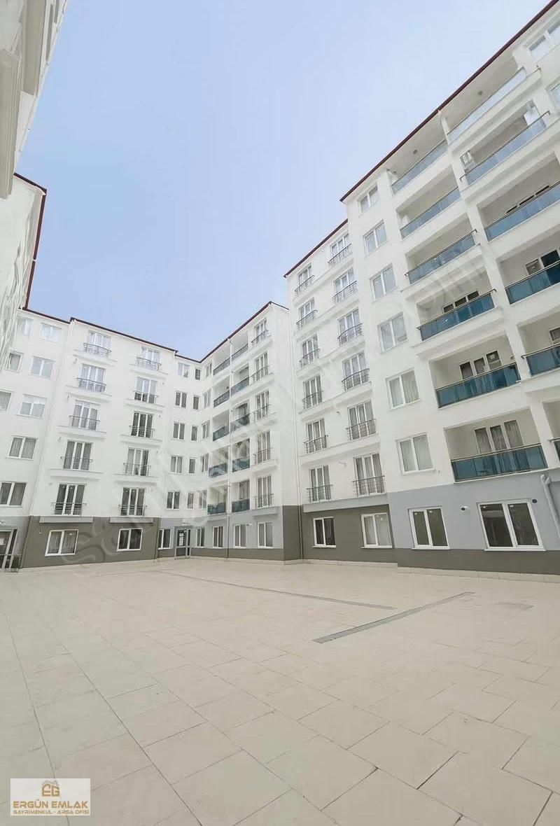 Metrobüse Yakın Sıfır Site İçi 2+1 Lüks Daire - Görsel 23