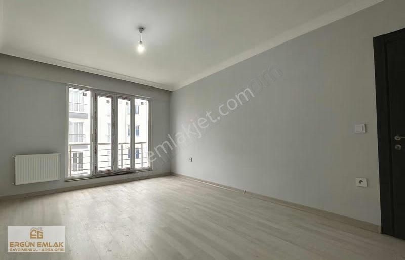 Metrobüse Yakın Sıfır Site İçi 2+1 Lüks Daire - Görsel 21