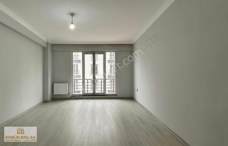 Metrobüse Yakın Sıfır Site İçi 2+1 Lüks Daire - Görsel 7