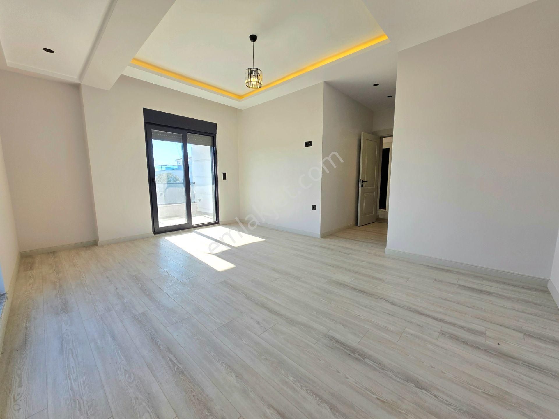 Vahdet'ten Akçay'da Köşe Cephe Muhteşem Müstakil Bahçeli Villa ! - Görsel 16