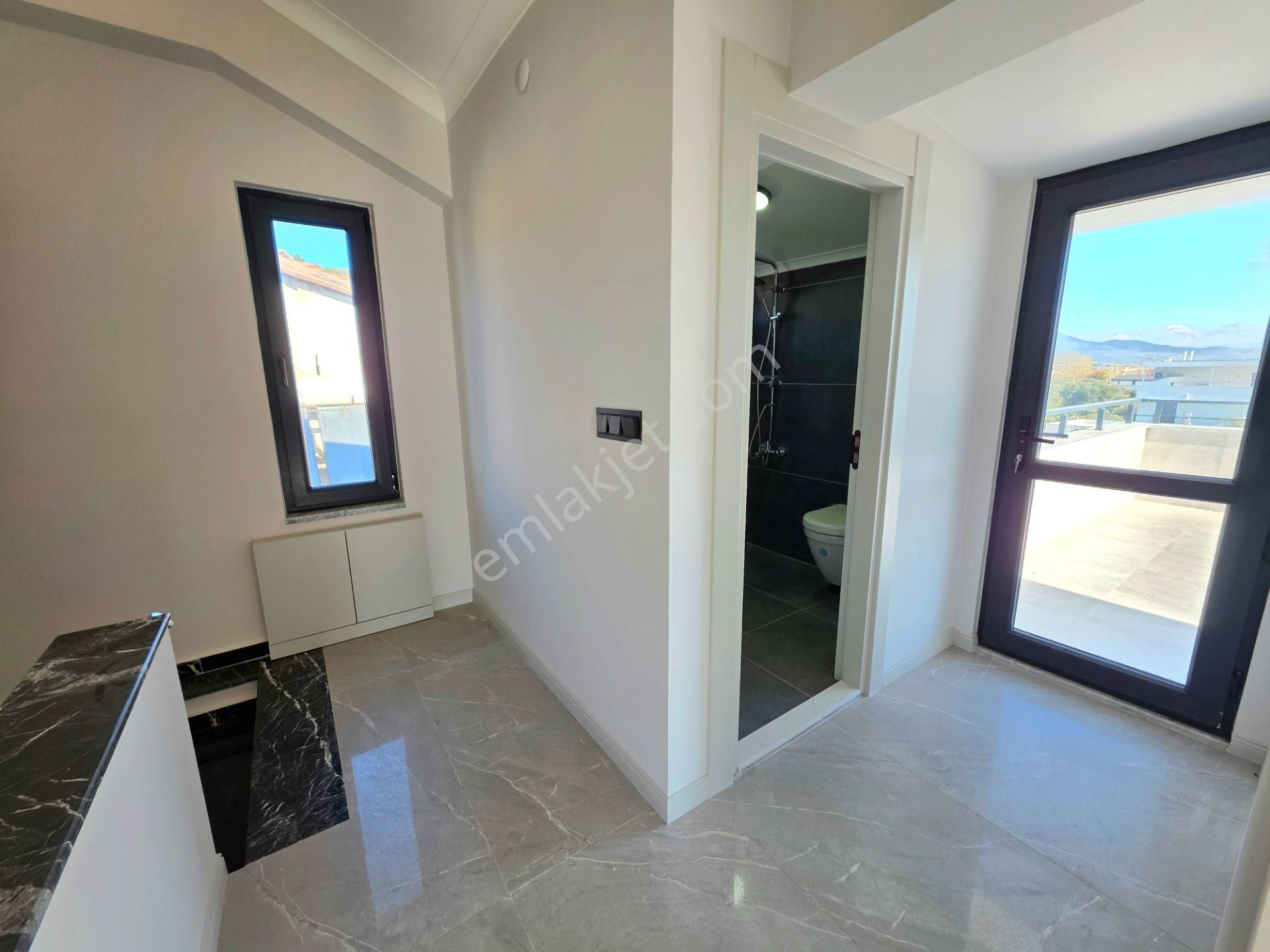 Vahdet'ten Akçay'da Köşe Cephe Muhteşem Müstakil Bahçeli Villa ! - Görsel 34