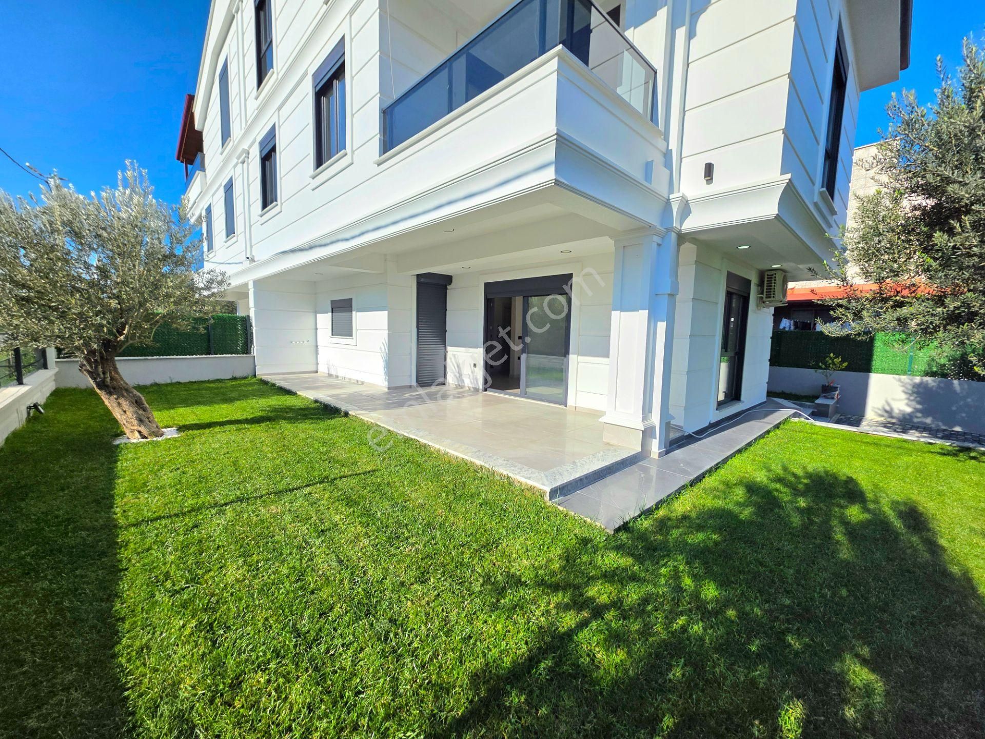 Vahdet'ten Akçay'da Köşe Cephe Muhteşem Müstakil Bahçeli Villa ! - Görsel 5