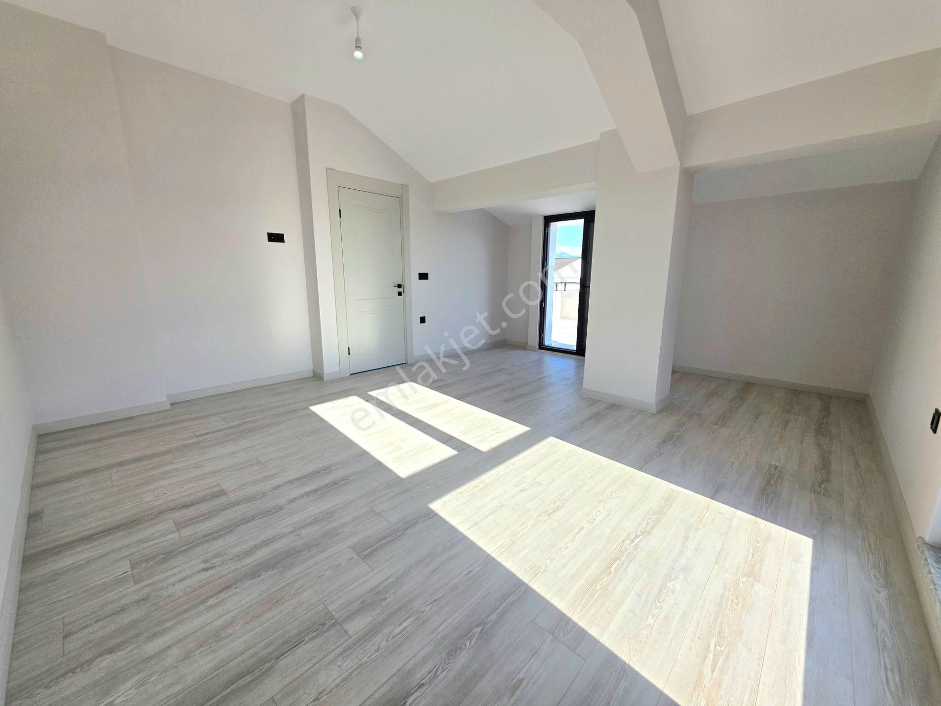 Vahdet'ten Akçay'da Köşe Cephe Muhteşem Müstakil Bahçeli Villa ! - Görsel 31