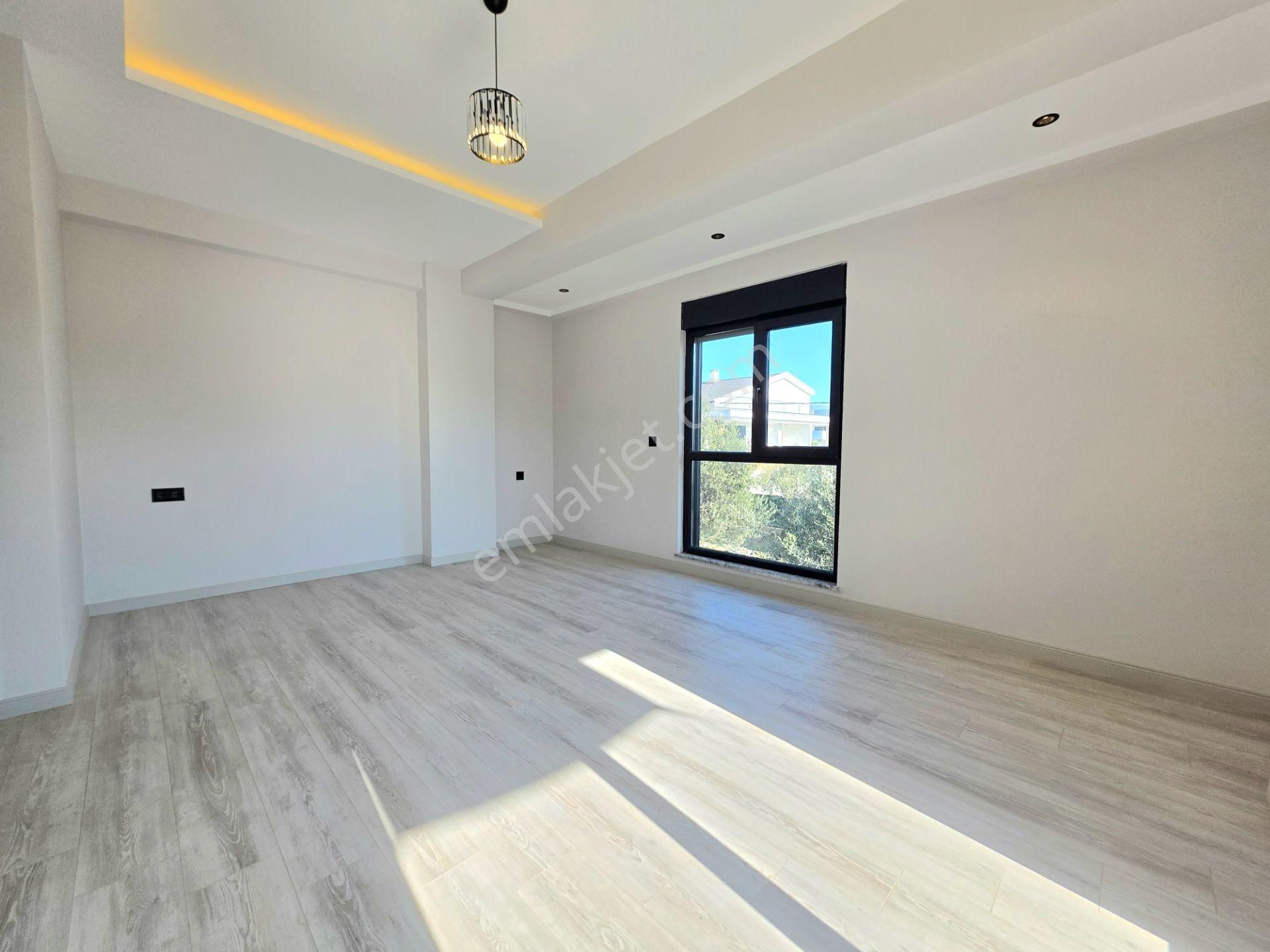 Vahdet'ten Akçay'da Köşe Cephe Muhteşem Müstakil Bahçeli Villa ! - Görsel 19