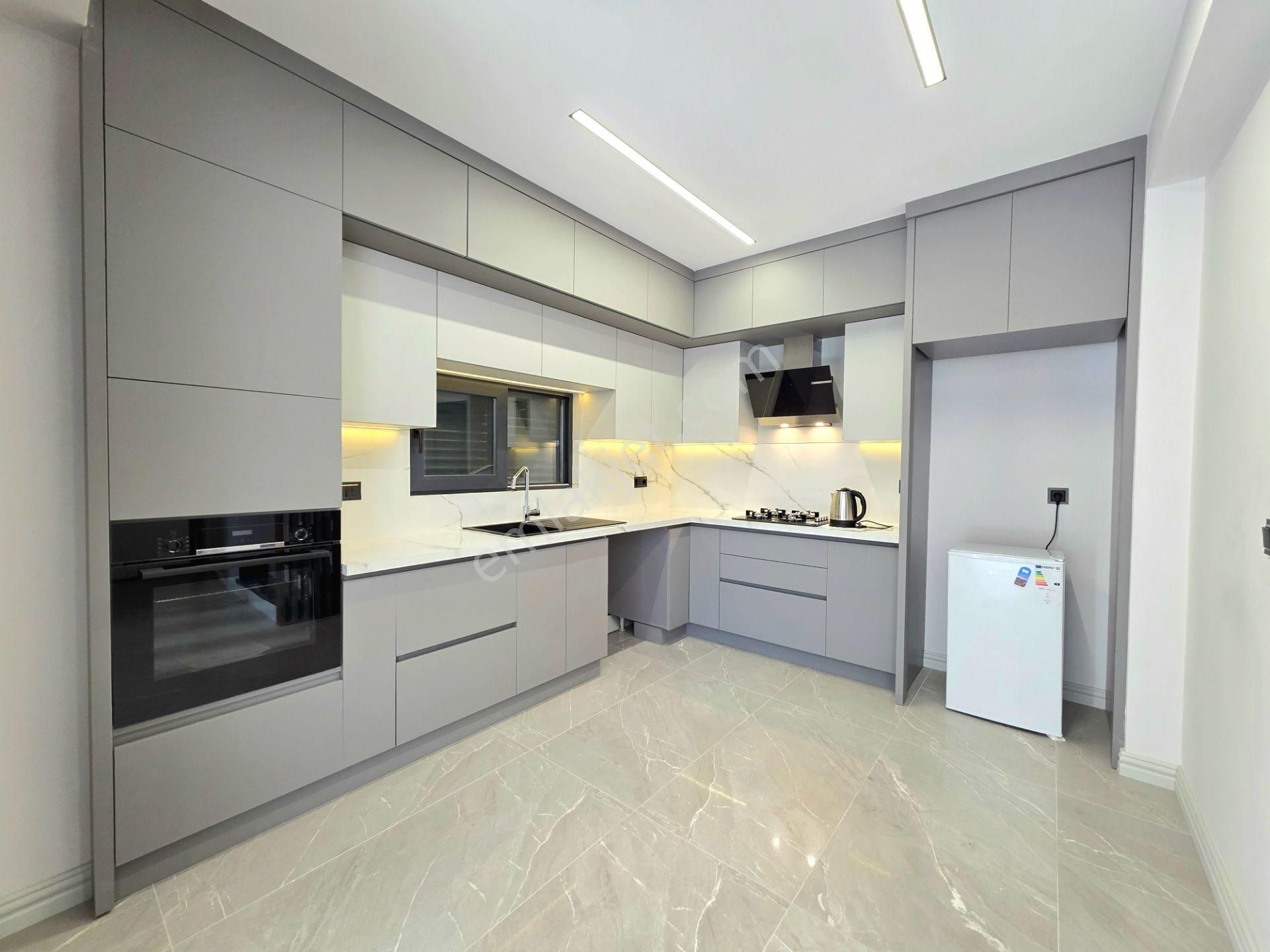 Vahdet'ten Akçay'da Köşe Cephe Muhteşem Müstakil Bahçeli Villa ! - Görsel 8