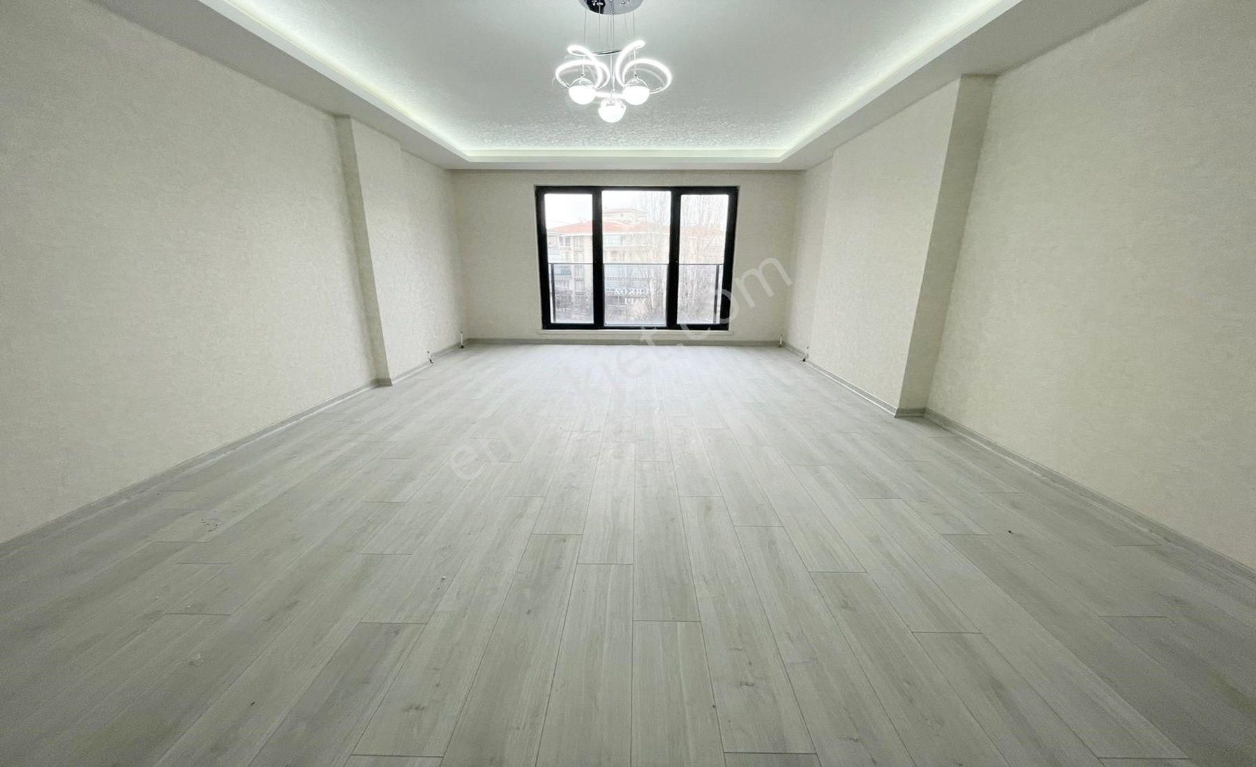 **karakaya`da 4+1 Ebeveyn Banyolu Çift Balkonlu Fırsat Dairesi** - Görsel 2