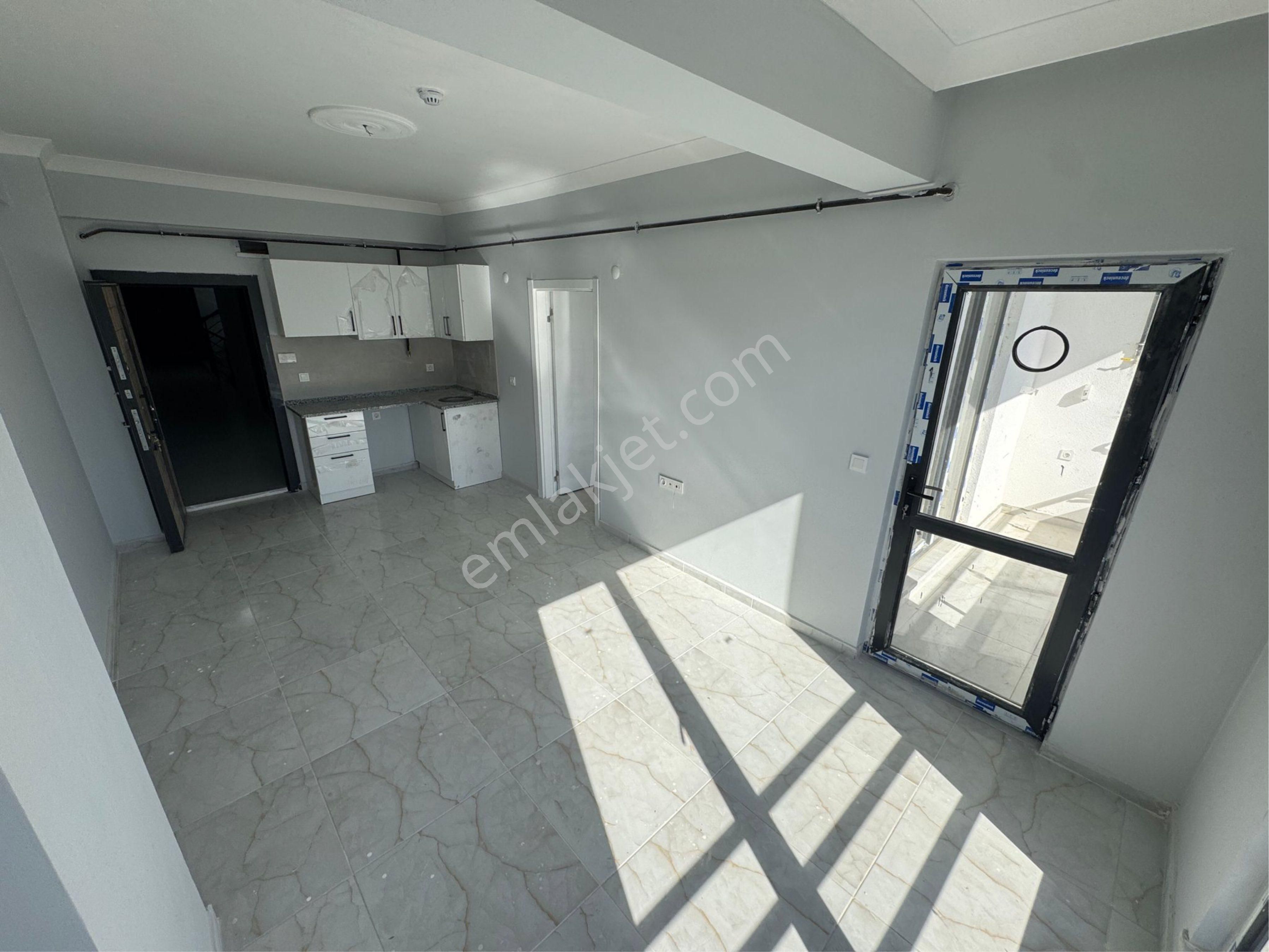 Ak Auto Gayrimenkul'dan Atatürk Mahallesi Kiralık 1+1 Ofis Büro