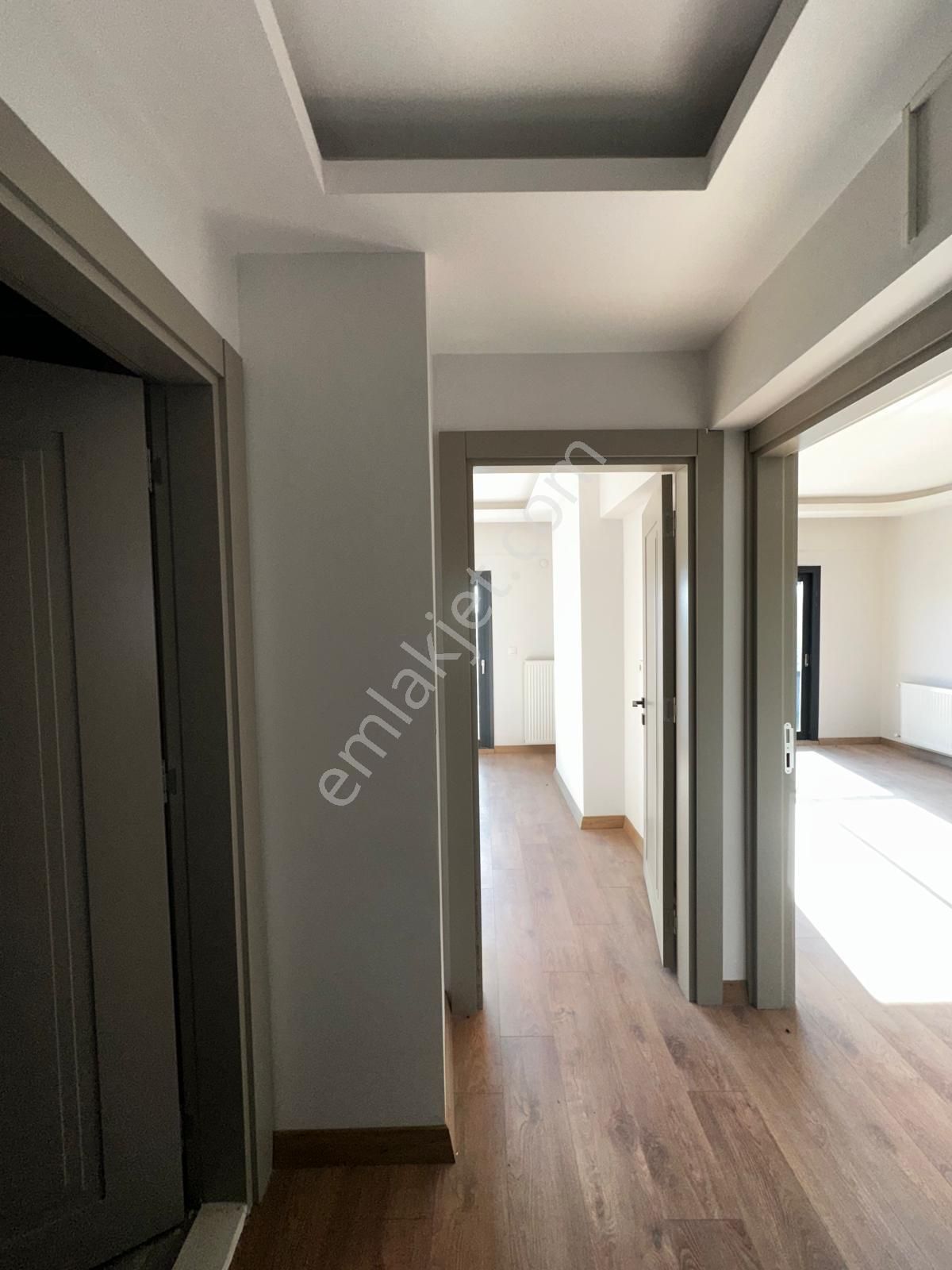 Kuşadası Kadınlar Denizi Bölgesi Plaja 5 Dakika Yürüme Mesafesinde Sıfır 1+1 - Görsel 9