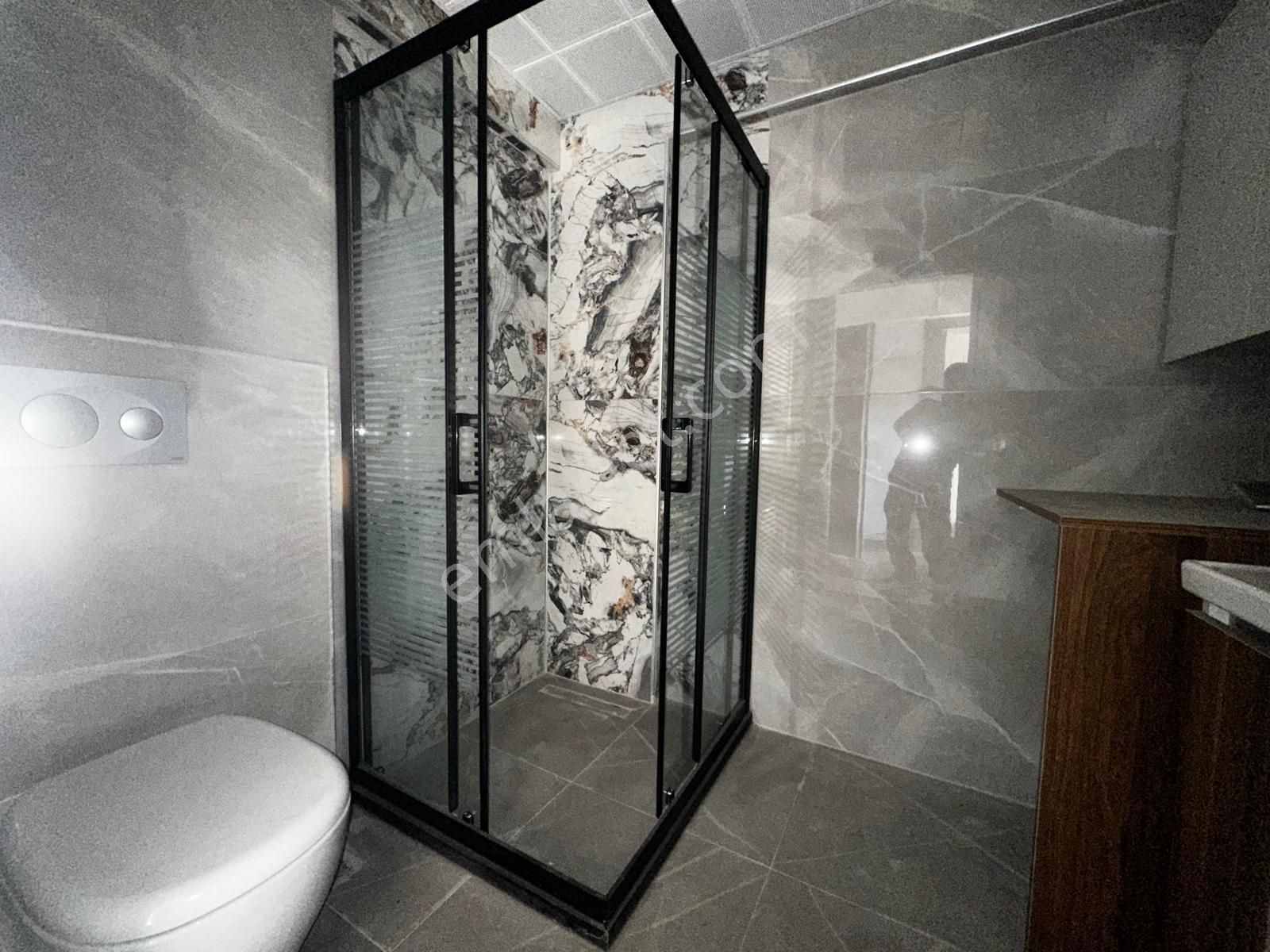 Kuşadası Kadınlar Denizi Bölgesi Plaja 5 Dakika Yürüme Mesafesinde Sıfır 1+1 - Görsel 14