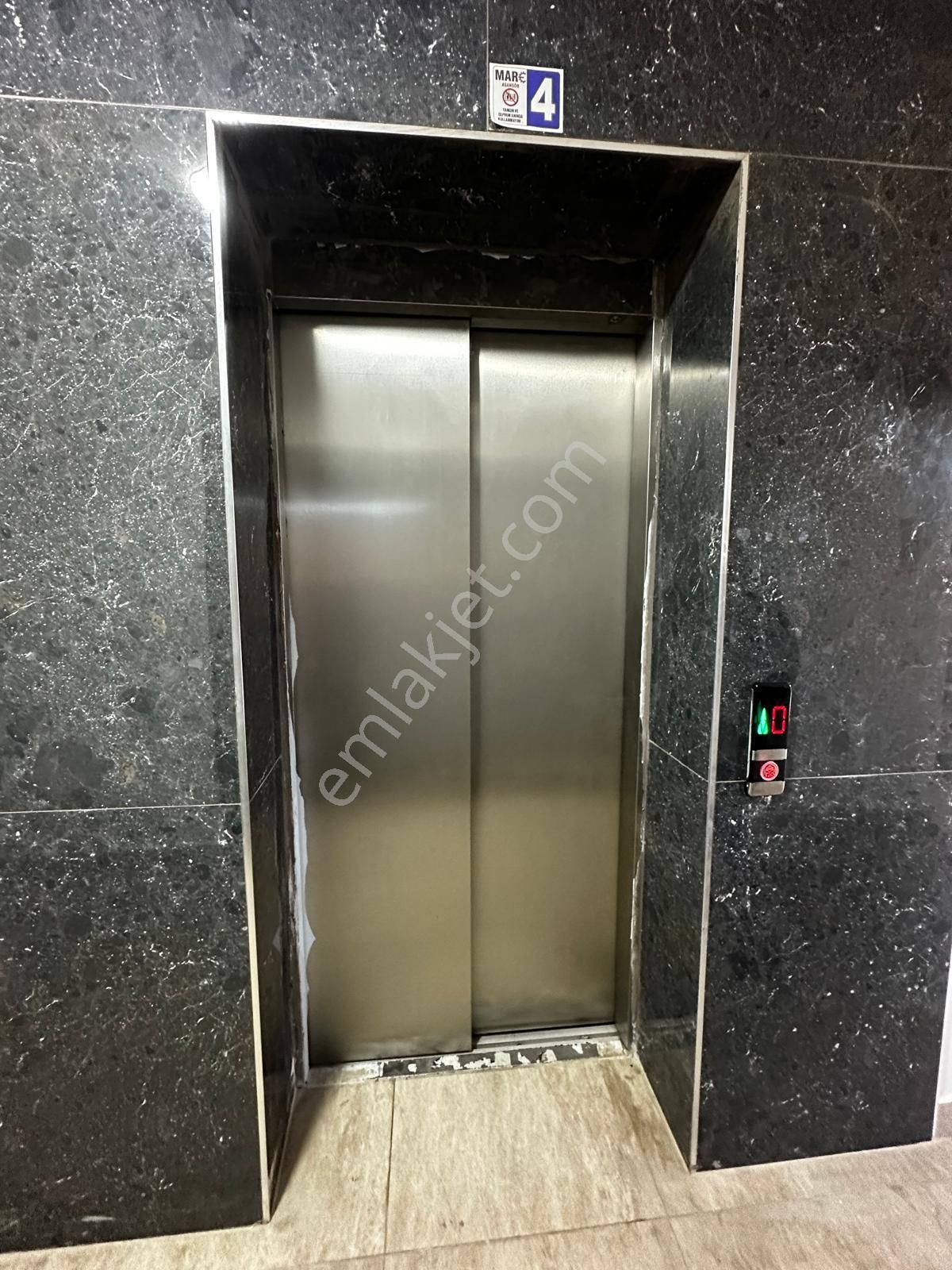 Kuşadası Kadınlar Denizi Bölgesi Plaja 5 Dakika Yürüme Mesafesinde Sıfır 1+1 - Görsel 15