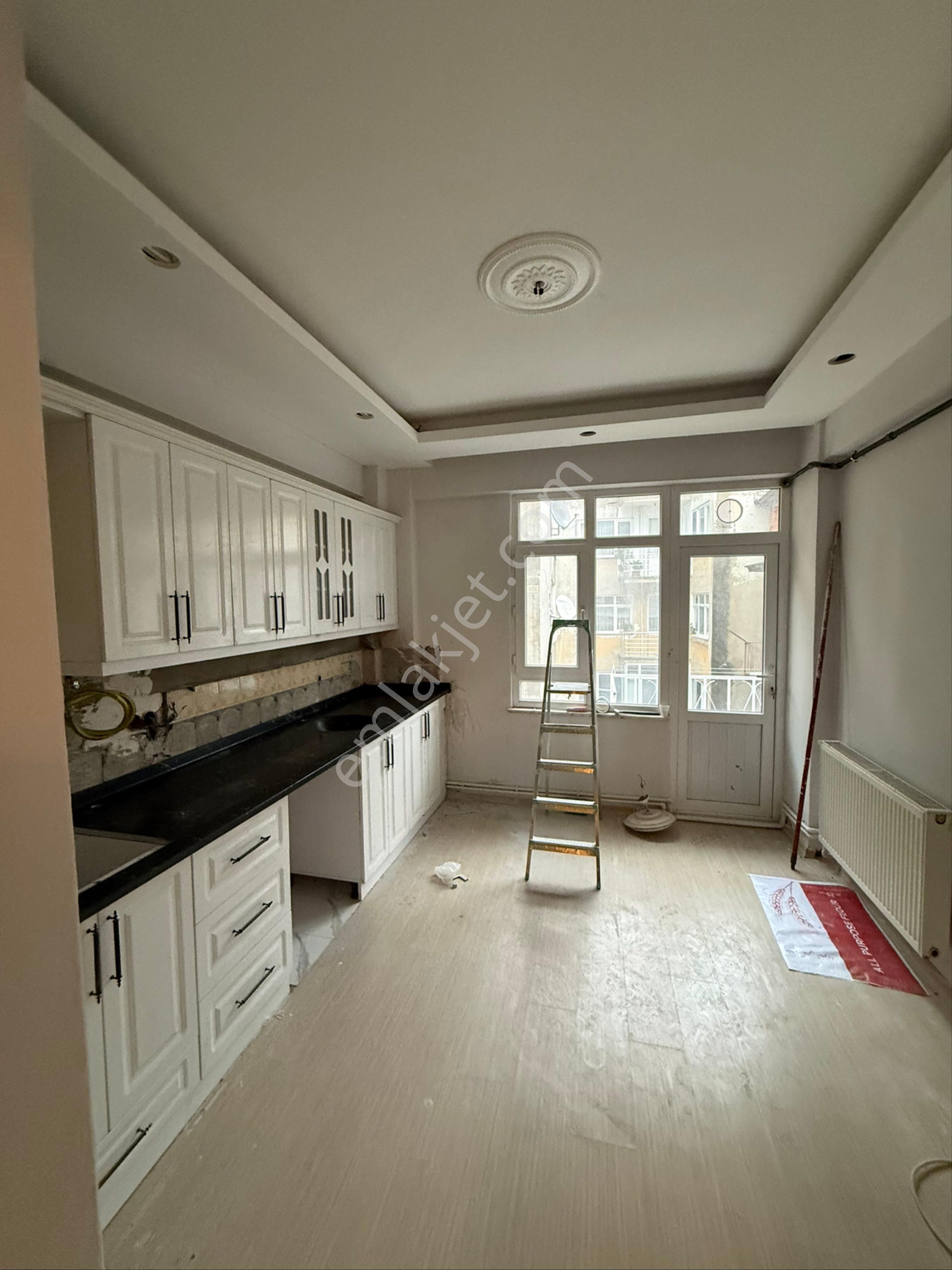 Hürriyet Mahallesinde İci Full Yapılı Satılık Daire - Görsel 9