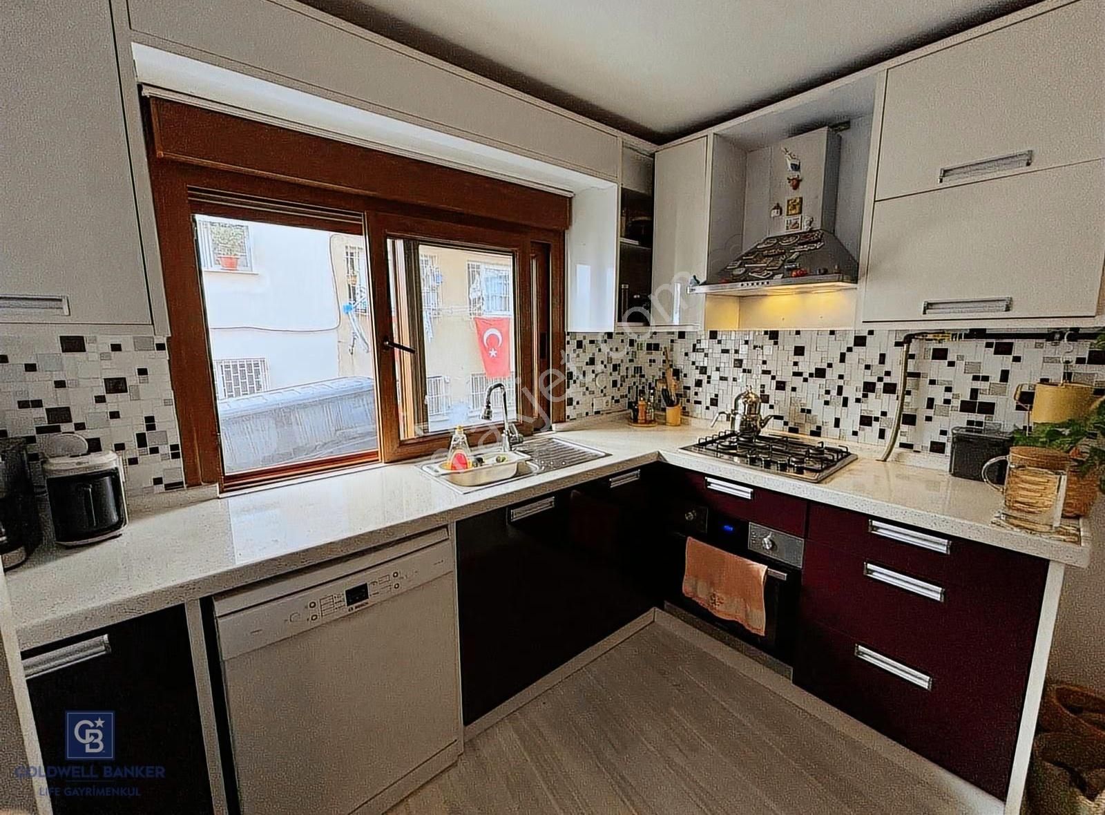 İzmir Karataş Mahallesi'nde 2+1 Satılık Daire