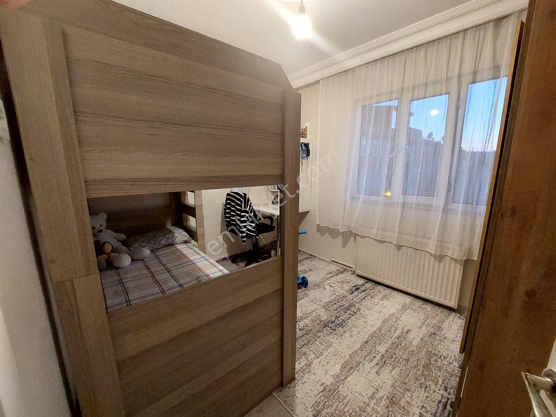 Gaziosmanpaşa Küçükköy Beşyol De Satılık Daire 3.kat 3+1 1 - Görsel 3