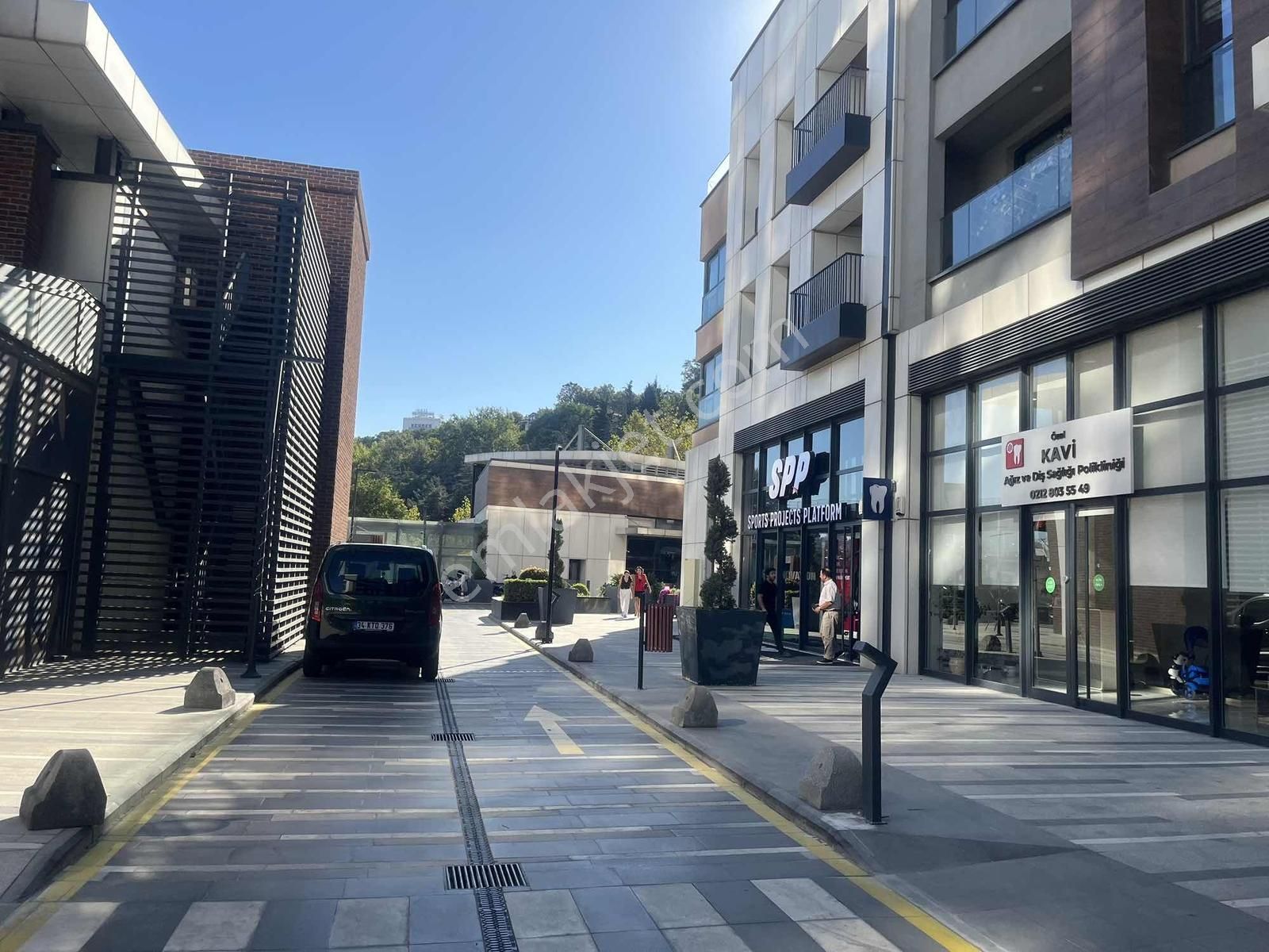 Bahçeşehir Park Gölette Satılık Boş İçi Hazır Dükkan Mağaza - Görsel 2