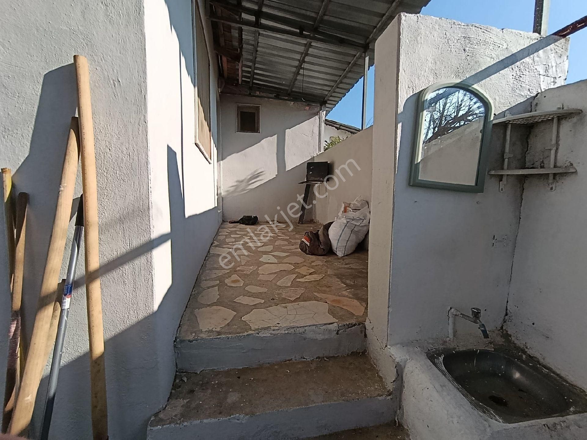 Torbalı Saipler Mahallesi'nde 235 M2 Arsa İçinde 2+1 Müstakil