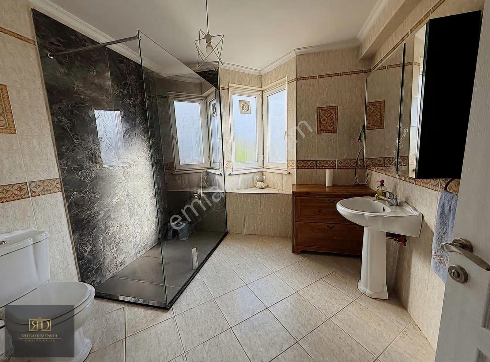 Rd'den Uskumruköy Mevsim Sitesi 7+1 Villa Deniz Manzaralı Teras - Görsel 15