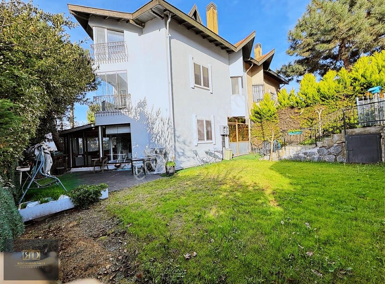 Rd'den Uskumruköy Mevsim Sitesi 7+1 Villa Deniz Manzaralı Teras