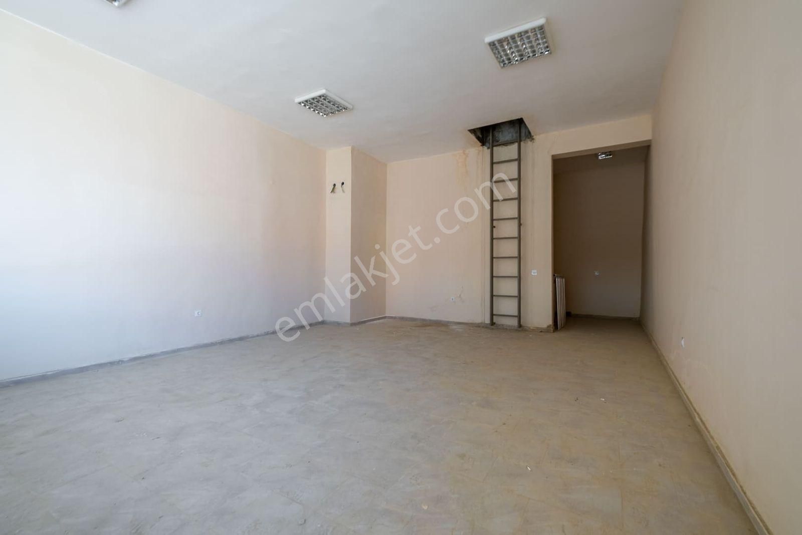 Kayaşehir 11. Bölge ▀ Kiralık Komple Bina ▀ 3 Katlı ▀ 260 M²