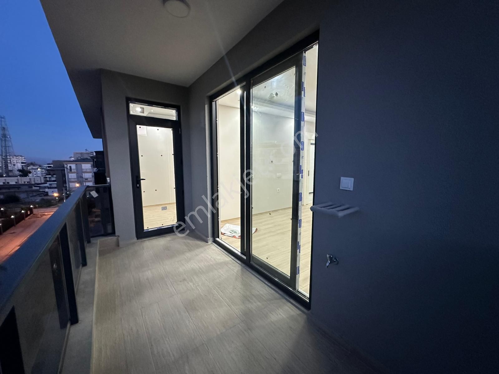 V. Karşıyaka Mah. 2+1 Abd Mutfak Sıfır Kiralık Daire - Görsel 3