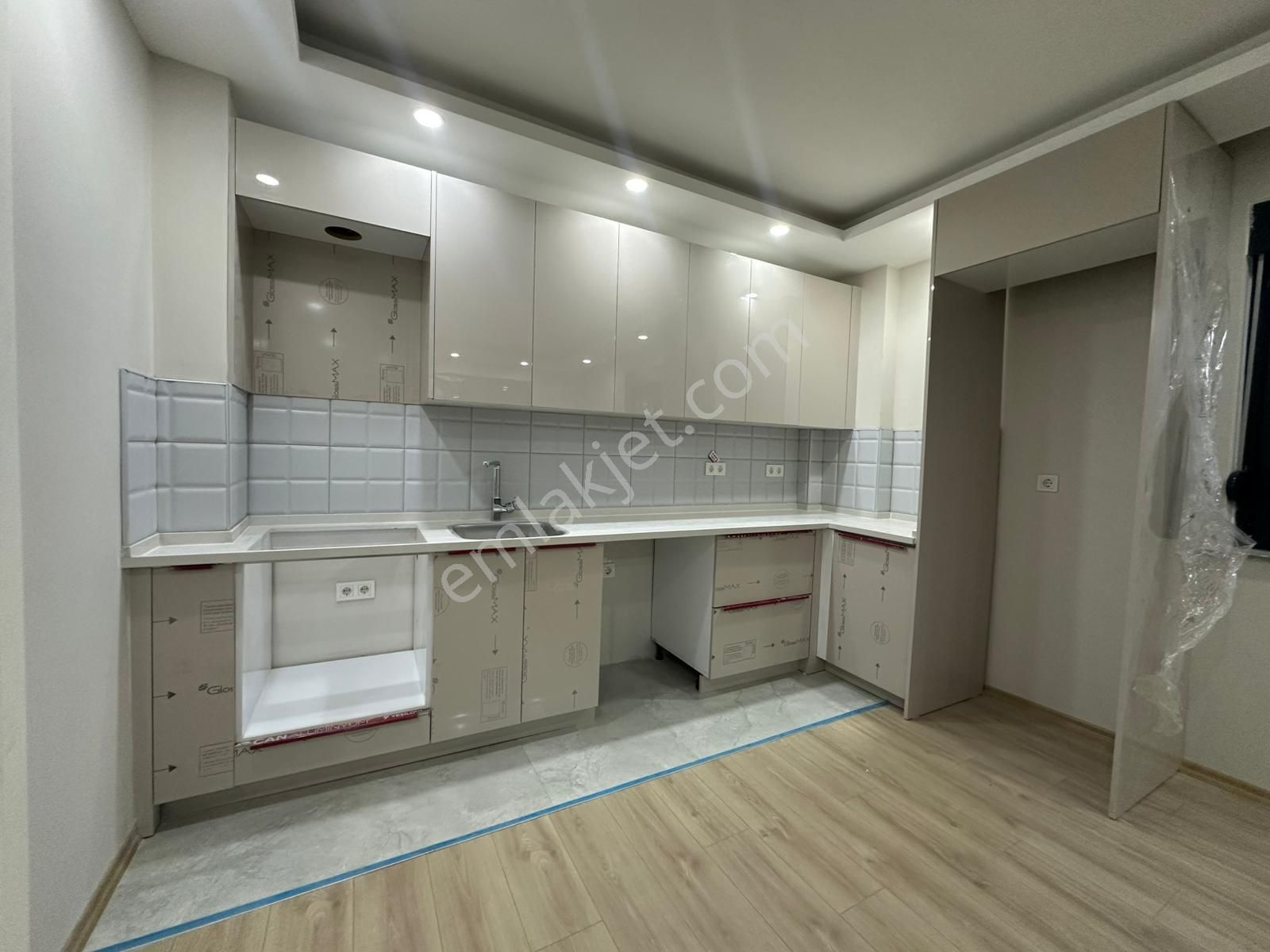 V. Karşıyaka Mah. 2+1 Abd Mutfak Sıfır Kiralık Daire - Görsel 2