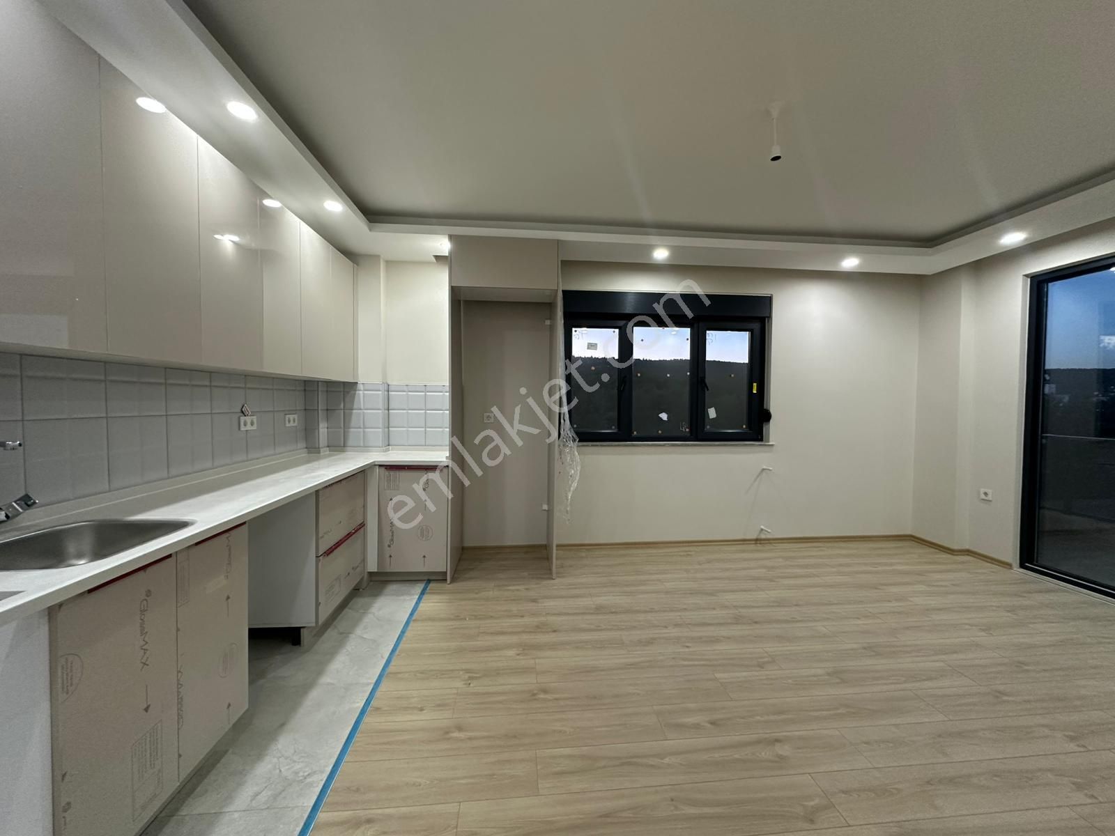 V. Karşıyaka Mah. 2+1 Abd Mutfak Sıfır Kiralık Daire - Görsel 13