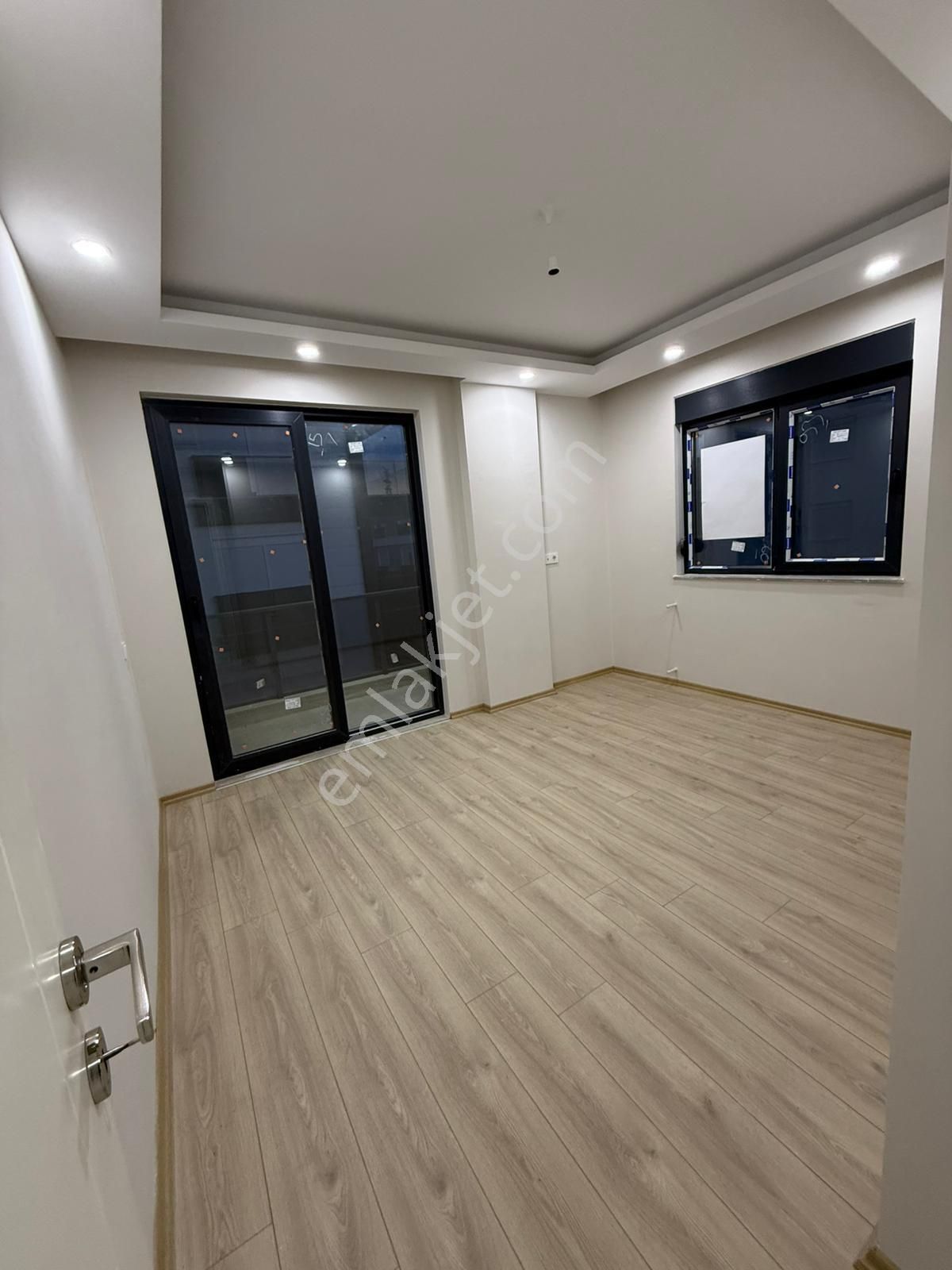 V.karşıyakada Mükemmel Konum Daire Yüksek Kredili 2+1 - Görsel 4
