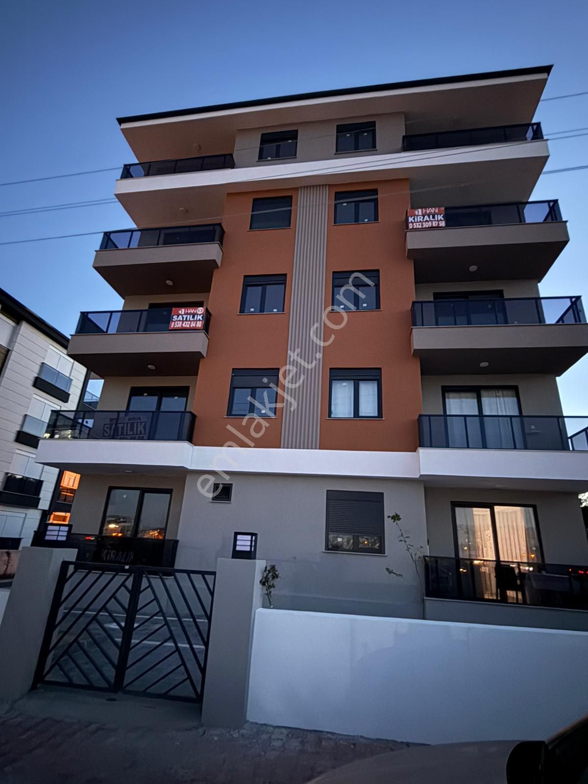 V.karşıyakada Mükemmel Konum Daire Yüksek Kredili 2+1