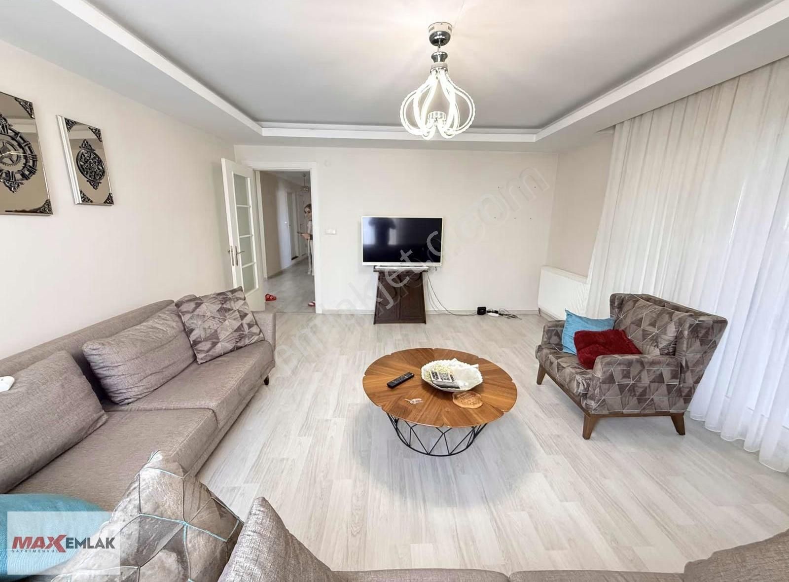 Tuzla Cad Yakın İki Aileye Uygun İskanlı 260m2 4+1 Ara Kat - Görsel 13