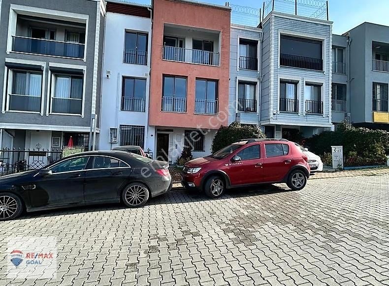 Başakşehir/kayabaşıtoki 24.bölge Satılık Kiracılı Tripleks Villa