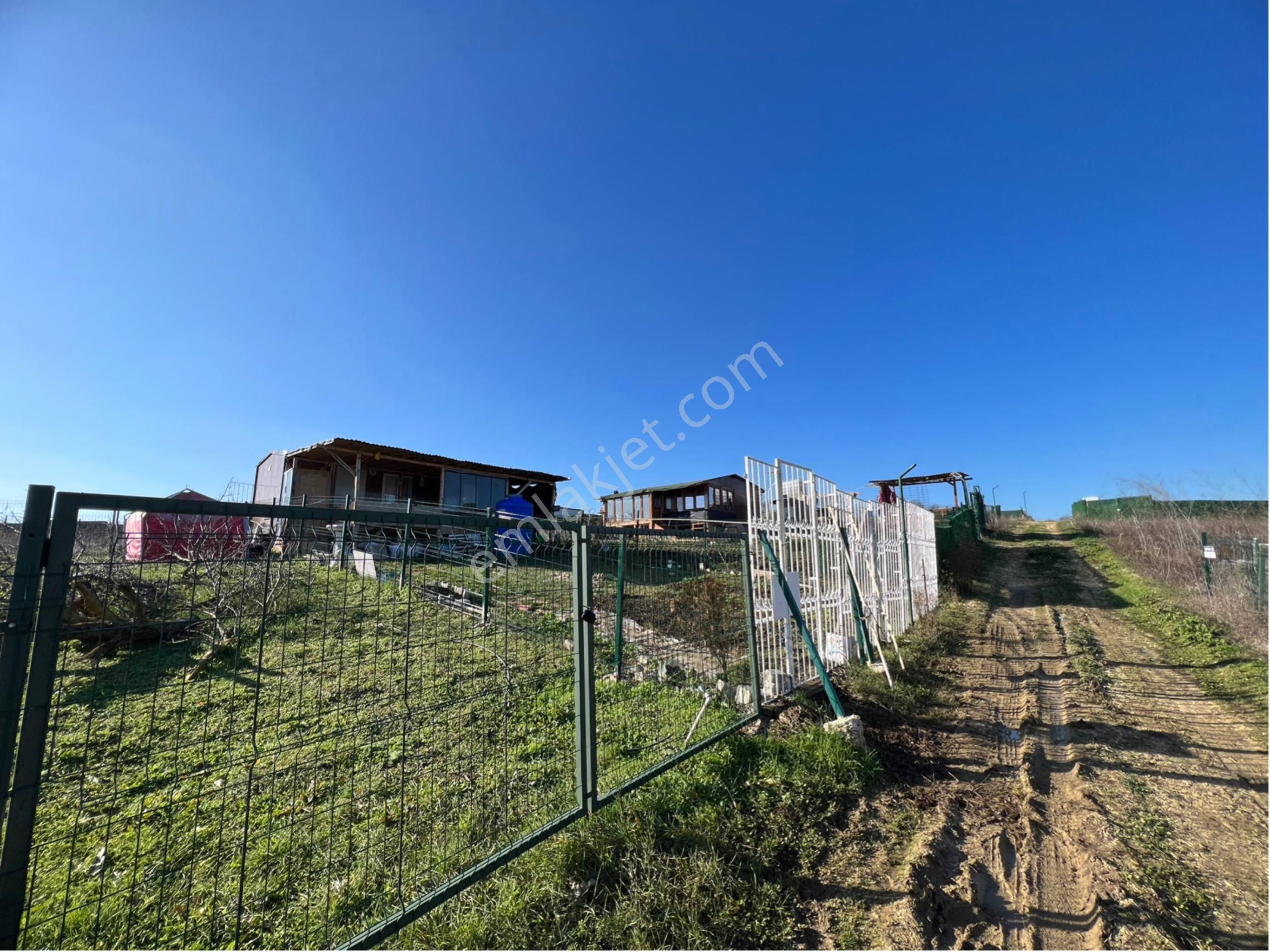 Çatalca Kabakça Mah. 200m2 Bahçe Ve İçerisinde Ev