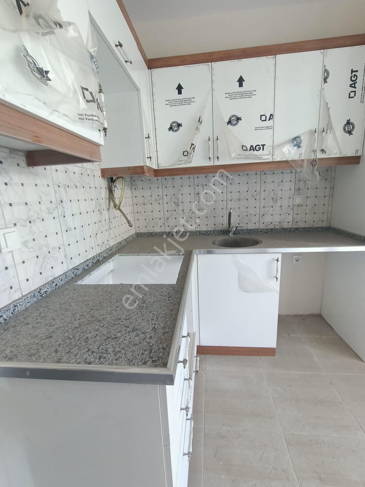 İzmir Torbalı Ayrancılar Merkezde Acill Satılık Sıfır Arakat Daire 2+1