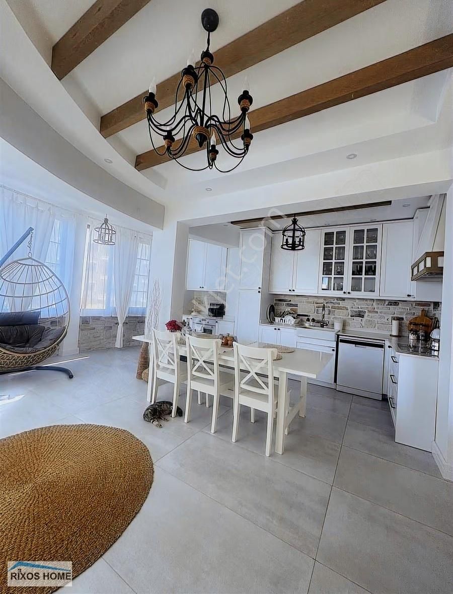 Avsallarda Satılık Yüzme Havuzlu Deniz Manzaralı Villa - Görsel 15