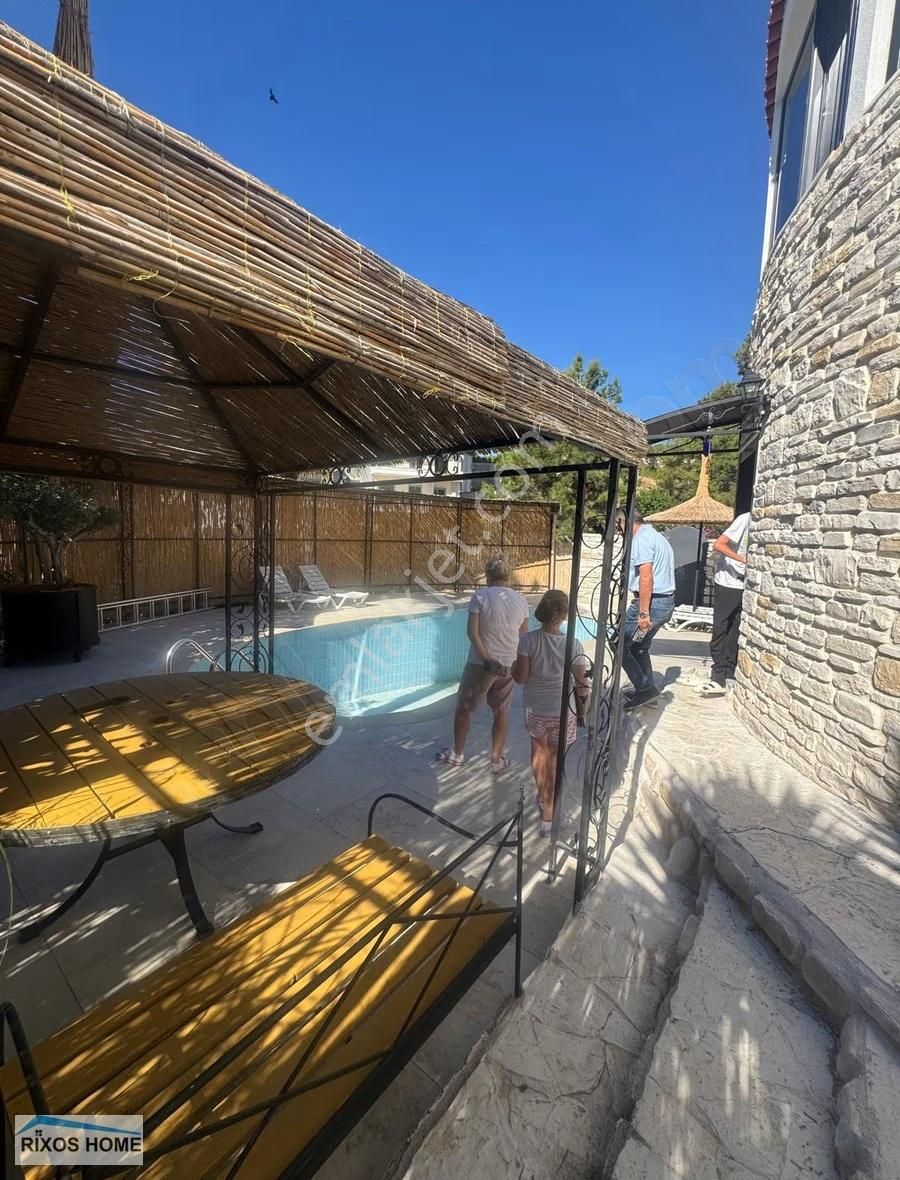 Avsallarda Satılık Yüzme Havuzlu Deniz Manzaralı Villa - Görsel 9