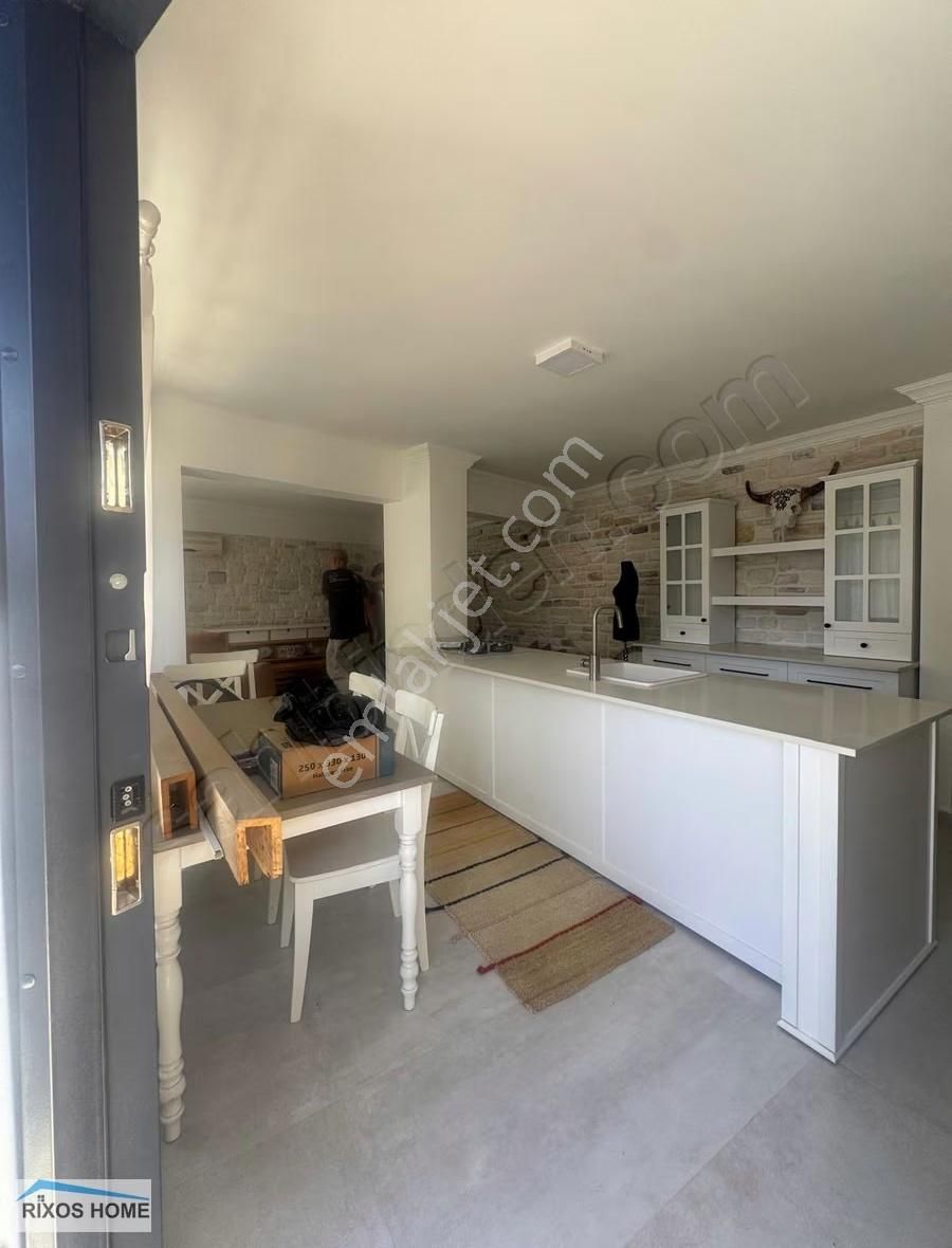 Avsallarda Satılık Yüzme Havuzlu Deniz Manzaralı Villa