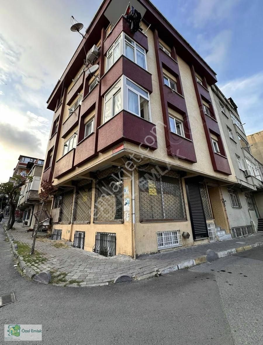 Özel Emlak'tan Krediye Uygun Köşe Başı Satılık Dükkan